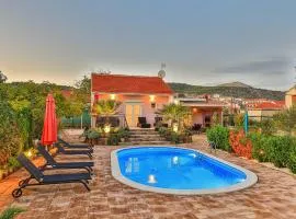 3 Bedroom Cozy Home In Gustirna