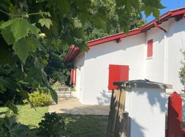 charmante maisonnette tout confort avec sauna, rumah kotej di Bidache