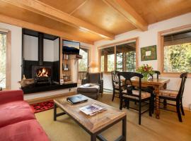 RMR: La Choumine 8 Condo in Teton Village, acomoda&ccedil;&atilde;o em condom&iacute;nio em Teton Village