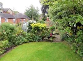 Village Cottage 5 minutes to Alton Towers