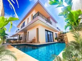 Large Private Pool, Breakfast Included, Near Golf