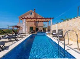 Awesome Home In Sveti Filip I Jakov
