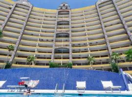 Vacationer's Dream Getaway Ocean Front Condo