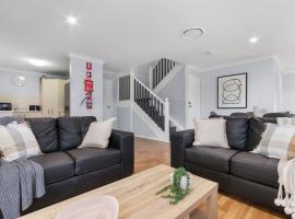 Large Home in Lakelands, hotel i Warners Bay