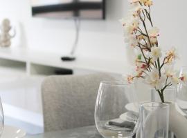 M&M Charming, hotel di Lagos