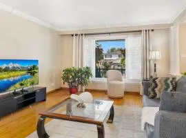 Spacious Family Home w Games, Netflix and Backyard