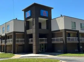 Motel 6-Raleigh, NC - North