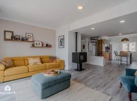Seaside Santa Cruz- Beachfront Apt 3 BDR with BBQ