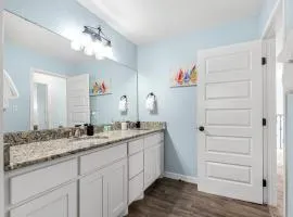 Sunrise Paradise - Pet Friendly! Community Pool!