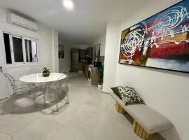 Central 2 bedroom flat