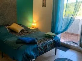 Chambre douillette avec balcon a 7min de Vaison la Romaine