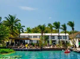 The Yak Lake House - Hostal Bacalar