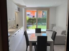 Appartamento con giardino - Clusone, hotel a Clusone