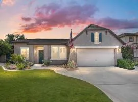 Luxury Gated Retreat Golf Course Views Sleeps 8