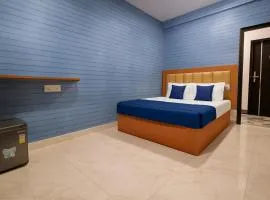 TH0MS0N H0LIDAY H0Me