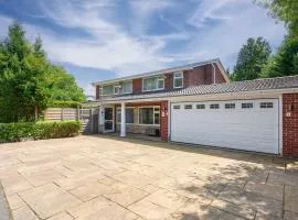 Lovely Greater MCR Family Home by City SuperHost