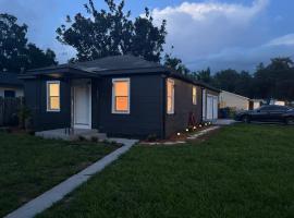 Super Cozy St Petersburg Bungalow, bungalow en San Petersburgo