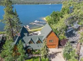 2 Lakefront Homes by AvantStay Sleeps 23, Private Dock Beach, Hot Tub, Fire Pit, Deck Views