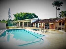 Finca con Piscina en Cerritos cerca a Ukumari