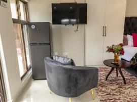 Casa Amora! โรงแรมที่มีที่จอดรถในMpemba