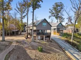 Rivers Ledge Cabin with breathtaking views hot tub & indoor pool