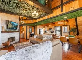 Sunset Ridge cabin 21 miles from Chatt TN Indoor pool & hot tub