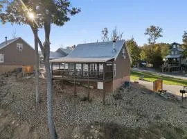 Wood Haven Cabin with a hot tub fire pit & indoor pool