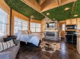 The Yurt at Paradise Pointe with a hot tub fire pit & Grill
