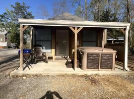 Get InTents indoor pool hot tub & more, hotel v destinaci Bryant