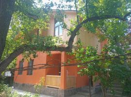 villa green garden borjomi, Hotel in Bordschomi