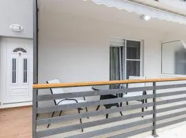 Cozy Apartment In Klek With Wifi