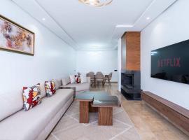 Appartement avec Piscine dans R&eacute;sidence Priv&eacute;e, Hotel mit Pools in Dar Bouazza