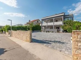 Lovely Apartment In Povljana With Wifi