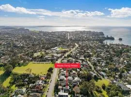 Waiake Family Retreat - Auckland Holiday Home