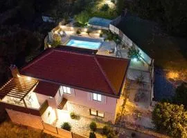 Gorgeous Home In Pokrovnik With Wifi