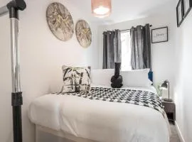 Beverley Central Quiet 3 bedroom Homey Private Parking Garden