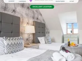 Loughton House - Central Location - Driveway Parking, Self-Check-In, Garden, Super-Fast Wifi and Smart TVs by Yoko Property