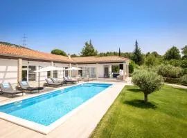 Villa Stella - heated pool, jacuzzi & sauna