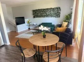 Cozy 4BR Near Park & Downtown