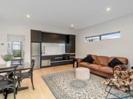 Modern stylish private one bedroom apartment, hotel in Wanaka