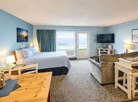 Oceanfront Studio - Sleeps 4 - Ground Floor - Pool and Hot Tub