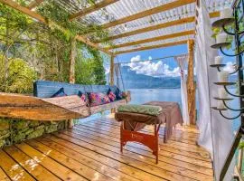 2-story Lakefront castita, beach, kitchen, sauna