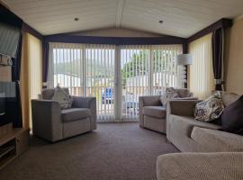 The Elegant Escape Clarach Bay Pet Friendly 2 Bed Caravan, hotel in Aberystwyth