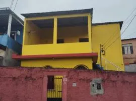 Kitnet para solteiro ou casal com banheiro e cozinha privativos