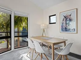 Perfect Jervis Bay location & fresh modern living