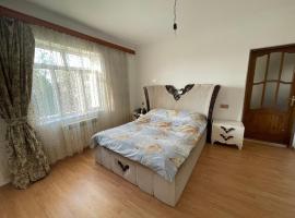 Inevka guest house, hotel v destinaci Mekhrably