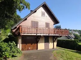 Chalet authentique au cœur de la nature près de Super Besse - FR-1-814-143