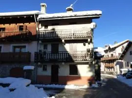 Maison mitoyenne aux Allues, 3 niveaux, 6 pers - FR-1-411-987
