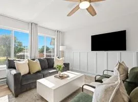 Renovated 1BR Upper Flat Modern King Suite