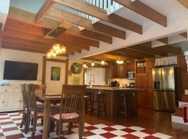 The Blessing House Peaceful Stylish Near Downtown, ξενοδοχείο σε Siloam Springs
